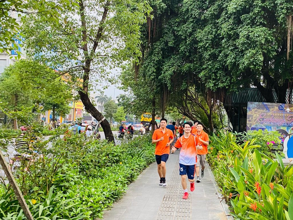FSOFT Runner's uniforms transform Hue into orange