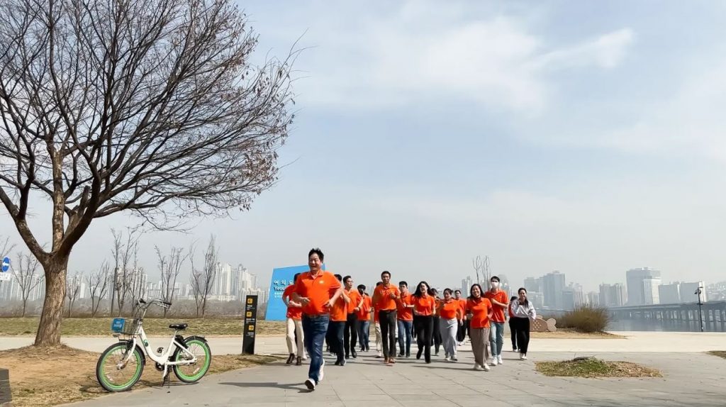 FPT Chairman Truong Gia Binh and FKRers join Happy Run
