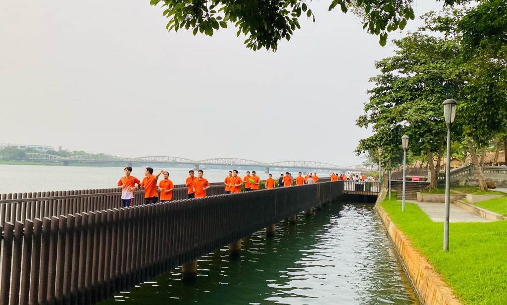 FSOFT Runner's uniforms transform Hue into orange