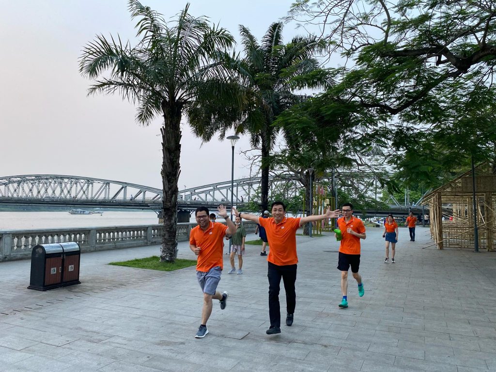 FSOFT Runner's uniforms transform Hue into orange