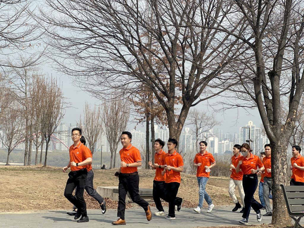 FPT Chairman Truong Gia Binh and FKRers join Happy Run