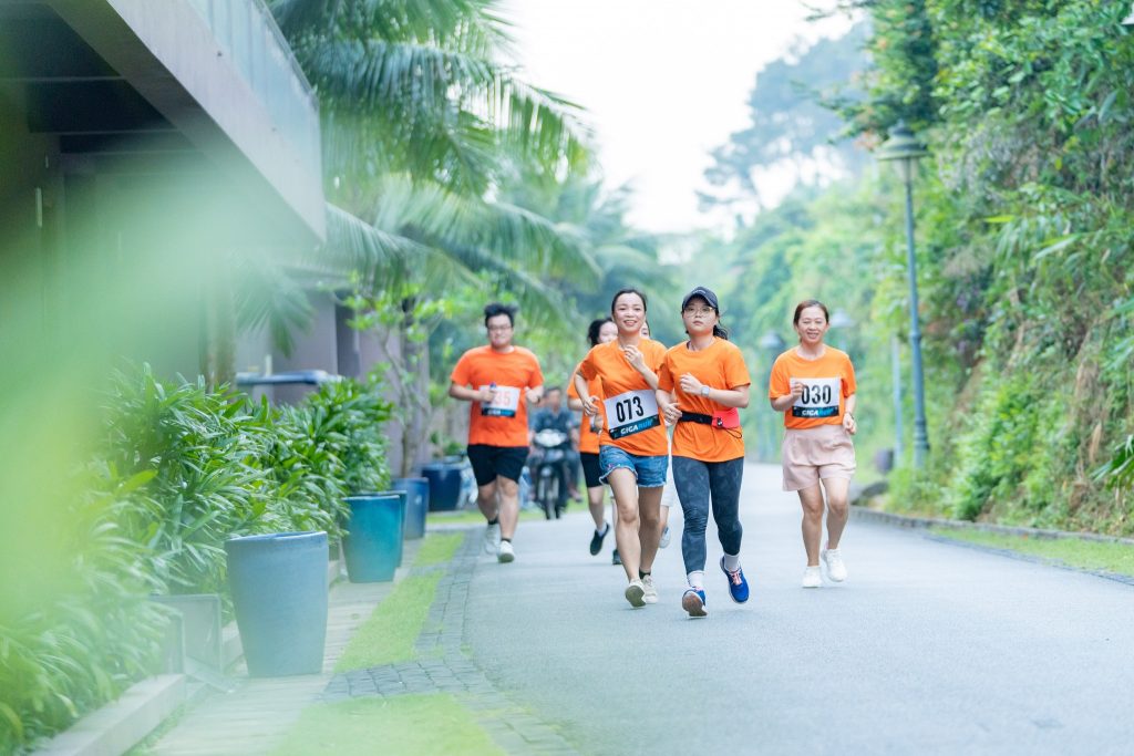 FSOFT Runner's uniforms transform Hue into orange<