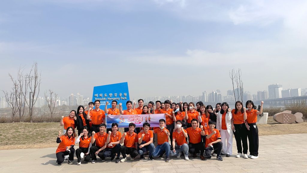 FPT Chairman Truong Gia Binh and FKRers join Happy Run
